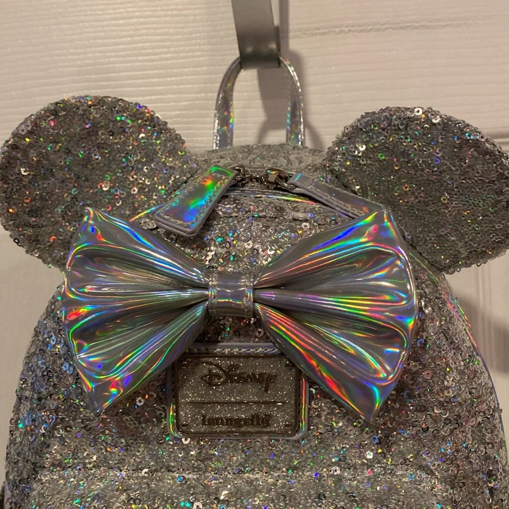 BNWT LOUNGEFLY DISNEY Mickey Minnie Mouse Silver Sequin Backpack - Picture 5 of 10